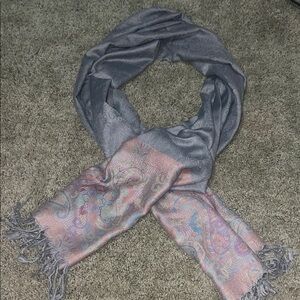 Elegant Gray and Pink Paisley Cashmere Scarf